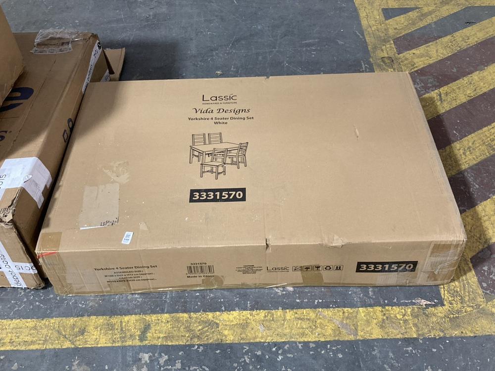 Lot 598  
            Chesterfield SR39 - Collection or Optional Delivery Available 

                
YORKSHIRE 4 SEATER DINING SET IN WHITE (LOCATION: A7)