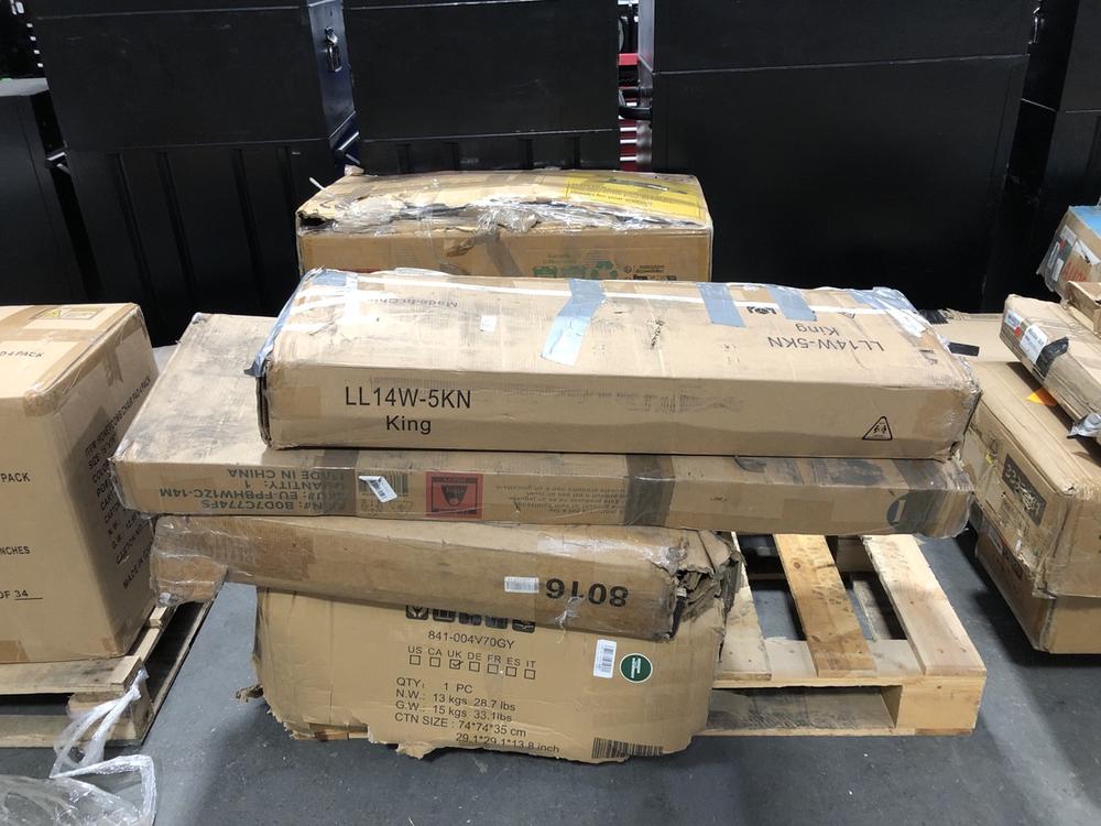 Lot 615  
            Chesterfield SR39 - Collection or Optional Delivery Available 

                
PALLET OF ASSORTED ITEMS TO INCLUDE EXTENDABLE TABLE (LOCATION: A5) (KERBSIDE PAL...