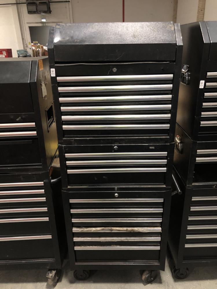 Lot 623  
            Chesterfield SR39 - Collection or Optional Delivery Available 

                
3 X TOOL CHESTS TO INCLUDE 6 DRAWER TOP TOOL CHEST IN BLACK (LOCATION: A4)
