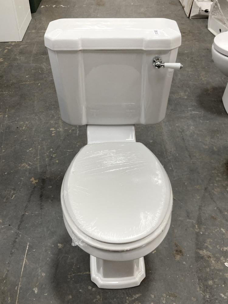 Lot 62  
            Chesterfield SR39 - Collection 

                
TRADITIONAL CLOSE COUPLED TOILET WITH CISTERN & WHITE SOFT CLOSE SEAT - ORIGINAL ...