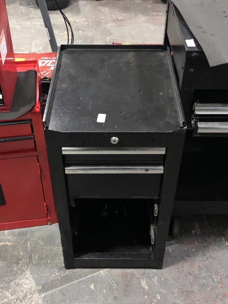 Lot 634  
            Chesterfield SR39 - Collection or Optional Delivery Available 

                
4 DRAWER TOOL CHEST IN BLACK (LOCATION: A4)