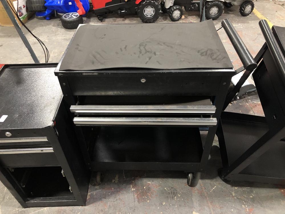 Lot 635  
            Chesterfield SR39 - Collection or Optional Delivery Available 

                
2 DRAWER WHEELED TOOL CHEST IN BLACK (LOCATION: A4)