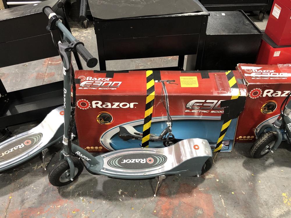 Lot 640  
            Chesterfield SR39 - Collection 

                
RAZOR ELECTRIC SCOOTER IN GREY (COLLECTION ONLY) (LOCATION: A4)