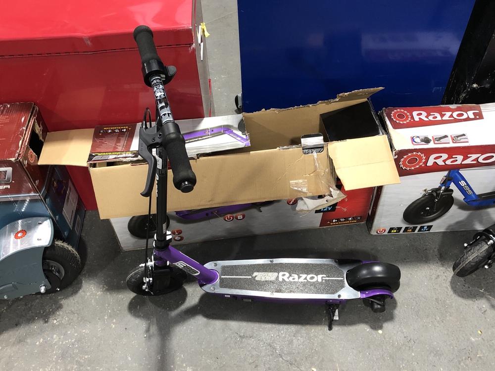 Lot 642  
            Chesterfield SR39 - Collection 

                
RAZOR ELECTRIC SCOOTER IN PURPLE (COLLECTION ONLY) (LOCATION: A4)