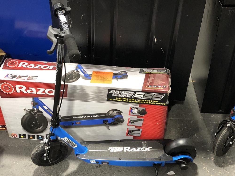 Lot 643  
            Chesterfield SR39 - Collection 

                
RAZOR ELECTRIC SCOOTER IN BLUE (COLLECTION ONLY) (LOCATION: A4)