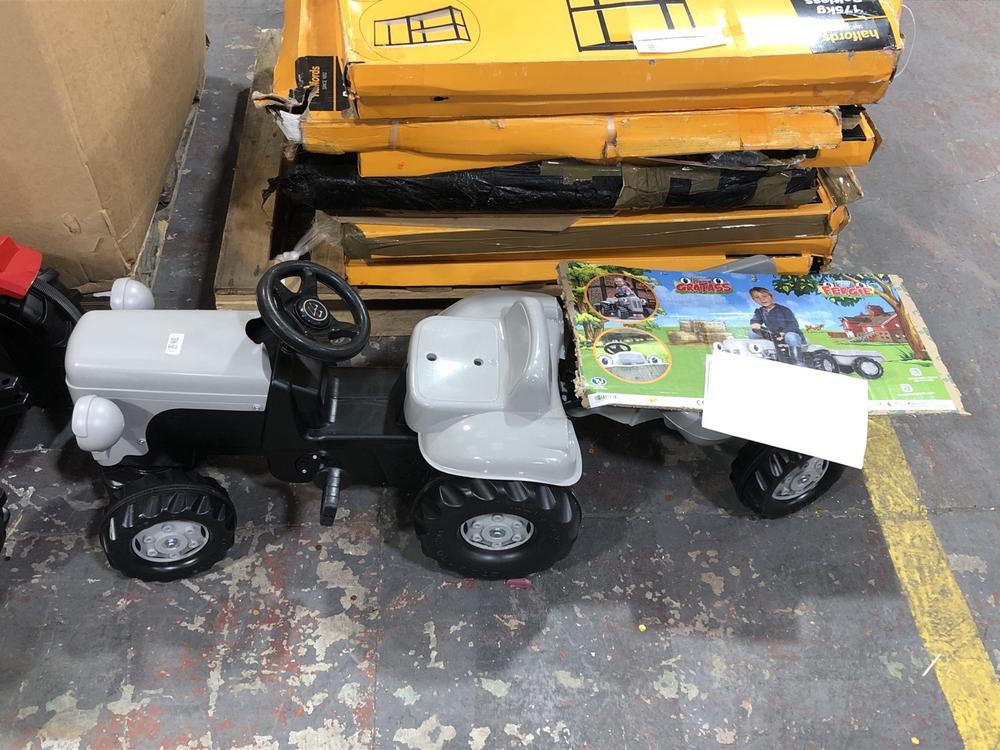 Lot 651  
            Chesterfield SR39 - Collection or Optional Delivery Available 

                
ROLLY MINITRACK RIDE ON TRACTOR (LOCATION: A4)