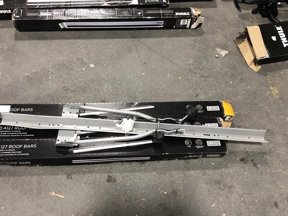 Lot 656  
            Chesterfield SR39 - Collection or Optional Delivery Available 

                
4 X ASSORTED ITEMS TO INCLUDE AERO 127 ROOF BARS (LOCATION: A4)