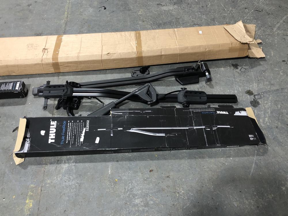 Lot 657  
            Chesterfield SR39 - Collection or Optional Delivery Available 

                
3 X ASSORTED ITEMS TO INCLUDE THULE FREERIDE (LOCATION: A4)