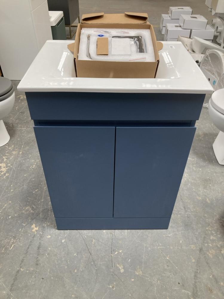 Lot 67  
            Chesterfield SR39 - Collection 

                
EMPIRE 600 BASIN UNIT TWIGHLIGHT BLUE WITH BINSEY MONO BASIN MIXER WITH PUSH BUTT...