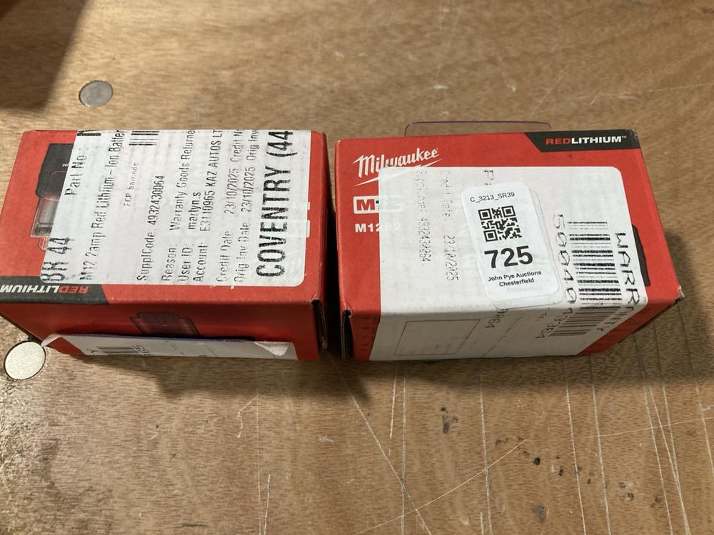 Lot 725  
            Chesterfield SR39 - Collection 

                
2 X MILWAUKEE M18B2 LITHIUM ION BATTERY (COLLECTION ONLY) (LOCATION: A2)