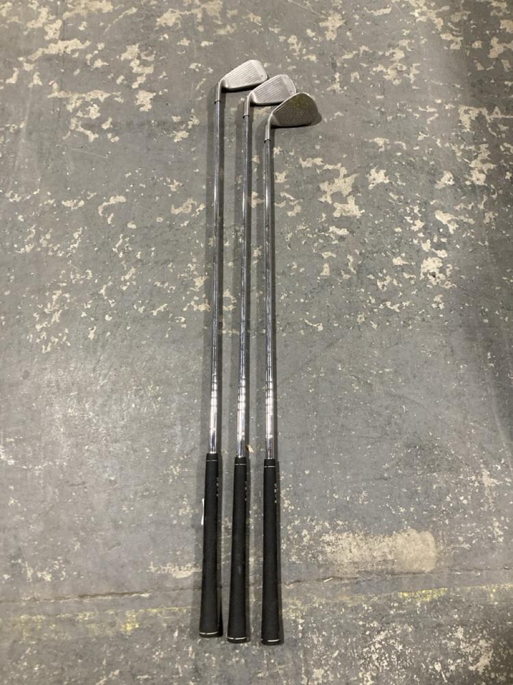 Lot 746  
            Chesterfield SR39 - Collection or Optional Delivery Available 

                
3 X ASSORTED GOLF CLUBS TO INCLUDE PING G10 5 IRON (LOCATION: A2)