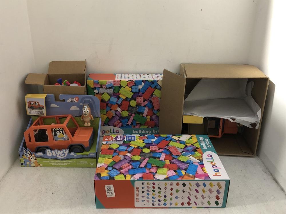 Lot 771  
            Chesterfield SR39 - Collection or Optional Delivery Available 

                
4 X ASSORTED TOYS TO INCLUDE BLUE WHEELER FAMILY CAR (LOCATION: AR)