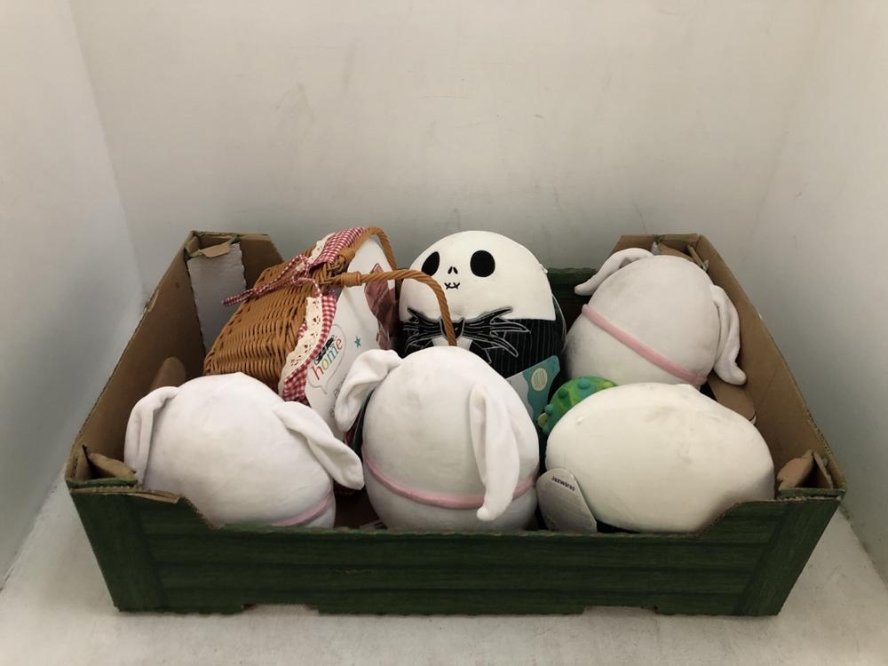 Lot 790  
            Chesterfield SR39 - Collection or Optional Delivery Available 

                
BOX OF 7 X ASSORTED TOYS TO INCLUDE HOME PICNIC SET (LOCATION: AR)