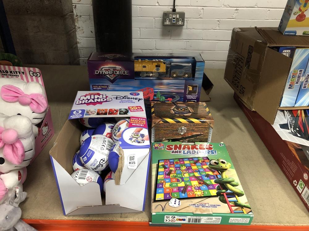 Lot 815  
            Chesterfield SR39 - Collection or Optional Delivery Available 

                
5 X ASSORTED TOYS TO INCLUDE REMOTE CONTROL TRAIN PLAYSET (LOCATION: AR)