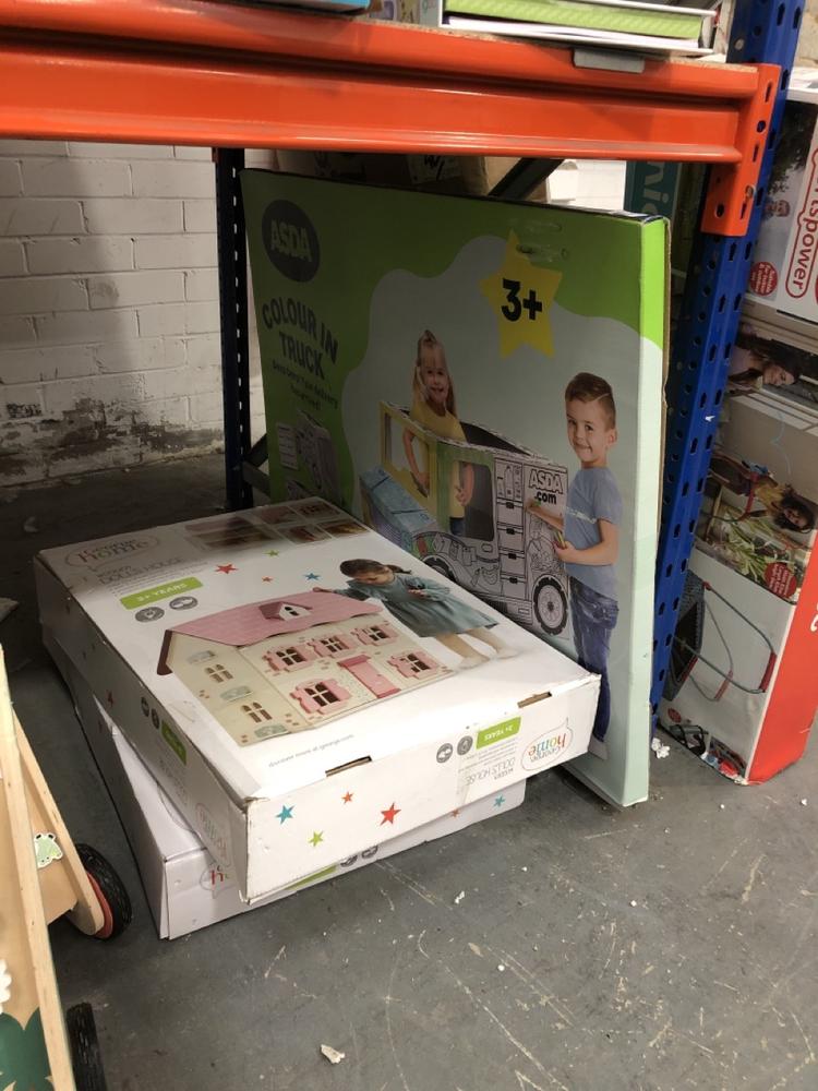 Lot 828  
            Chesterfield SR39 - Collection or Optional Delivery Available 

                
3 X ITEMS TO INCLUDE HOME WOODEN DOLLS HOUSE (LOCATION: AR)