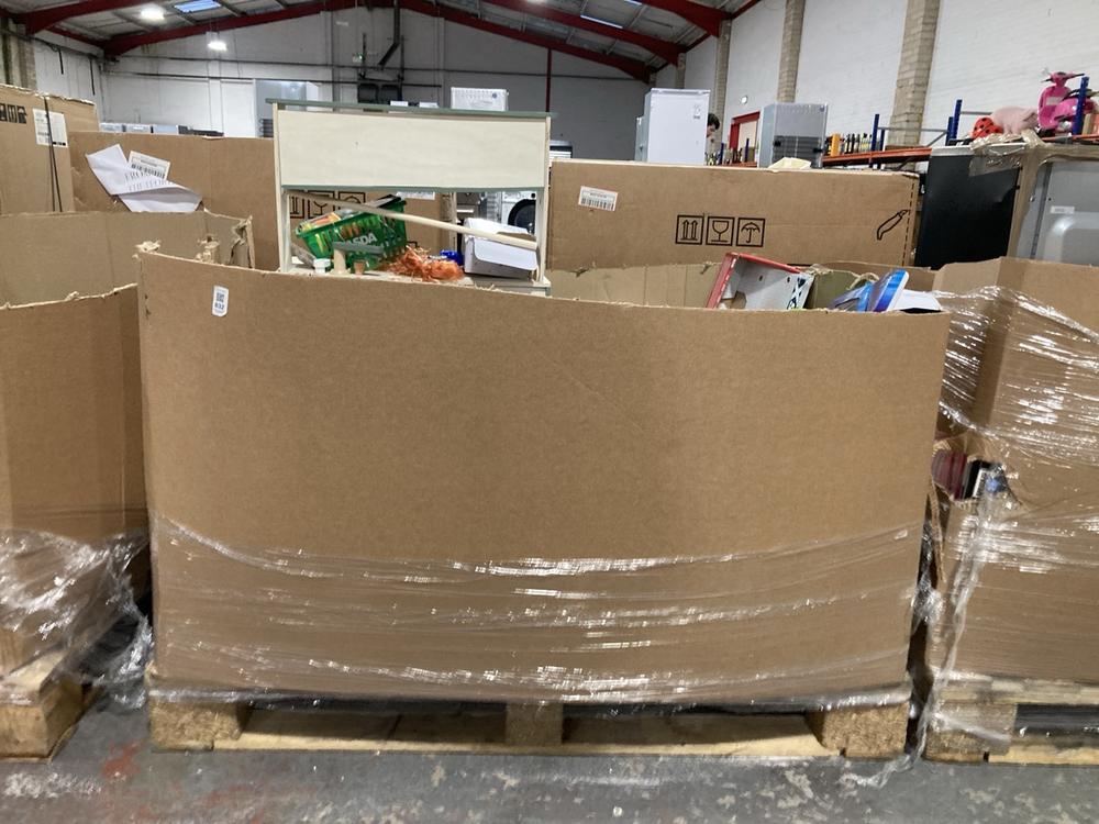 Lot 832  
            Chesterfield SR39 - Collection or Optional Delivery Available 

                
PALLET OF ASSORTED ITEMS TO INCLUDE DYNAFORCE LAUNCHER TRANSPORTER (LOCATION: A2)...