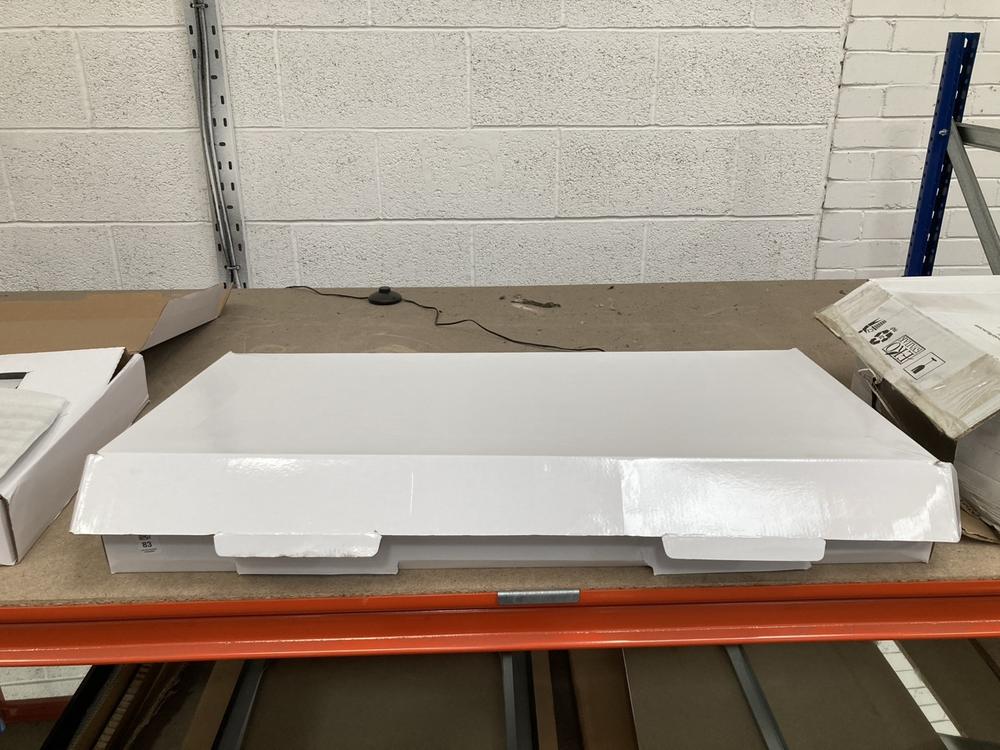 Lot 83  
            Chesterfield SR39 - Collection 

                
CHROME ROUND COMPLETE SHOWER SET WITH OVERHEAD RAINFALL AND HANDSET - ORIGINAL RR...