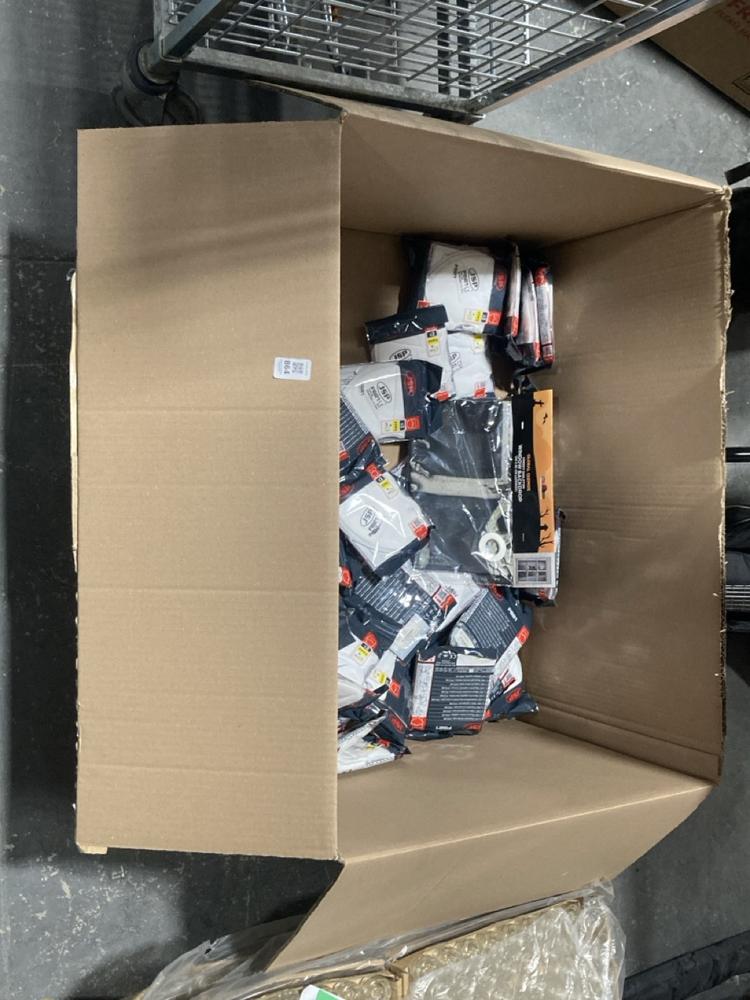 Lot 864  
            Chesterfield SR39 - Collection or Optional Delivery Available 

                
BOX OF ASSORTED ITEMS TO INCLUDE JSP FACE COVERINGS (LOCATION: A2)