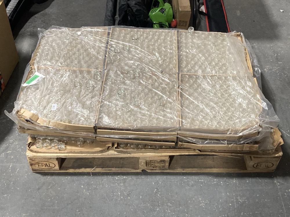 Lot 865  
            Chesterfield SR39 - Collection 

                
PALLET OF 5ML GLASS JARS (COLLECTION ONLY) (LOCATION: A2)