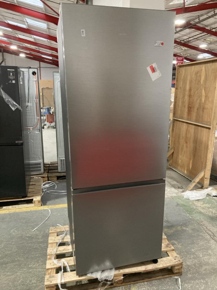 Lot 881  
            Chesterfield SR39 - Collection or Optional Delivery Available 

                
SAMSUNG FREESTANDING FRIDGE FREEZER IN SILVER MODEL: RB53DG706AS9 ORIGINAL RRP- £...