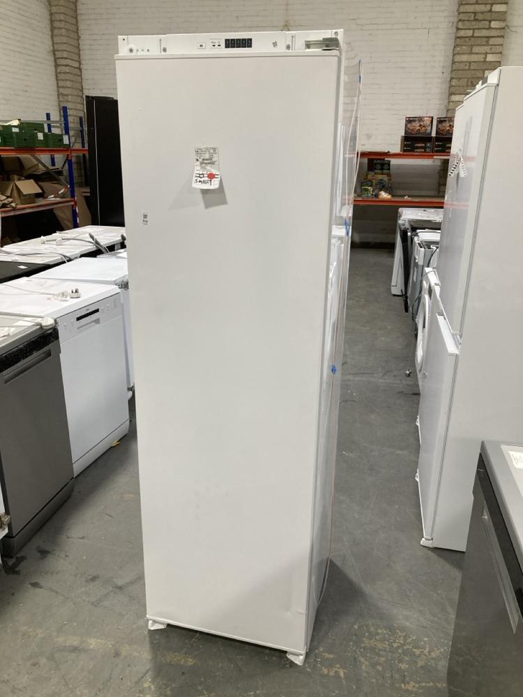 Lot 916  
            Chesterfield SR39 - Collection or Optional Delivery Available 

                
LOGIK FULLY INTEGRATED REFRIGERATOR IN WHITE MODEL: LITL54W24 ORIGINAL RRP- £229 ...