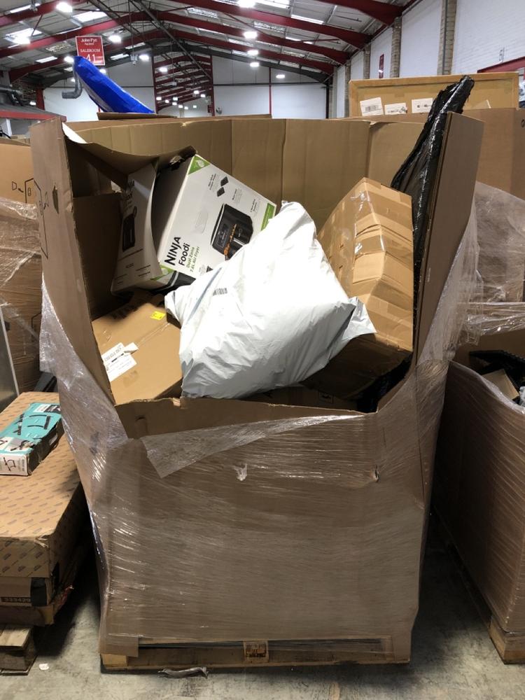 Lot 943  
            Chesterfield SR39 - Collection or Optional Delivery Available 

                
PALLET OF ASSORTED ITEMS TO INCLUDE MOUNTFIELD MHT2322 HEDGE TRIMMER (LOCATION: S...