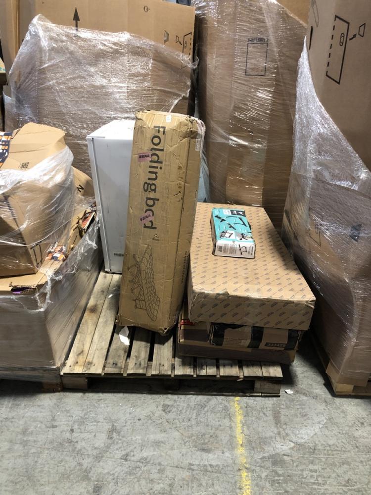 Lot 944  
            Chesterfield SR39 - Collection or Optional Delivery Available 

                
PALLET OF ASSORTED ITEMS TO INCLUDE COMFEE REFRIGERATOR IN WHITE MODEL: RCD93WH2 ...