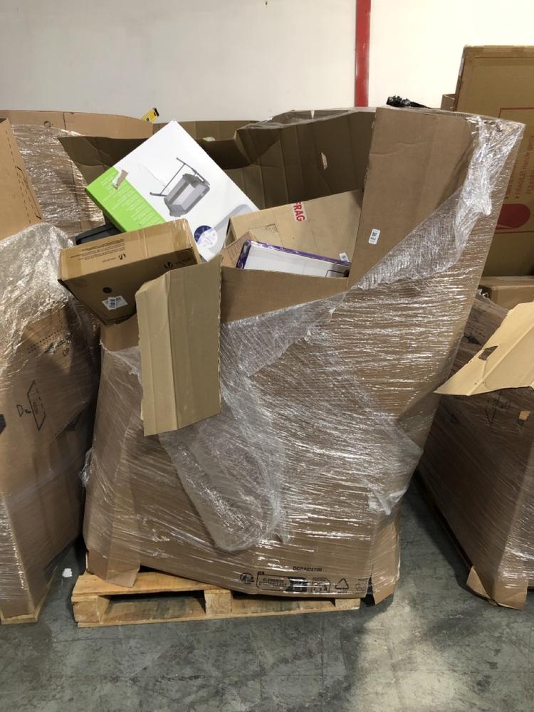 Lot 953  
            Chesterfield SR39 - Collection or Optional Delivery Available 

                
PALLET OF ASSORTED ITEMS TO INCLUDE DREAMBABY ARIZONA EXTENDA-GATE SAFETY GATE (L...