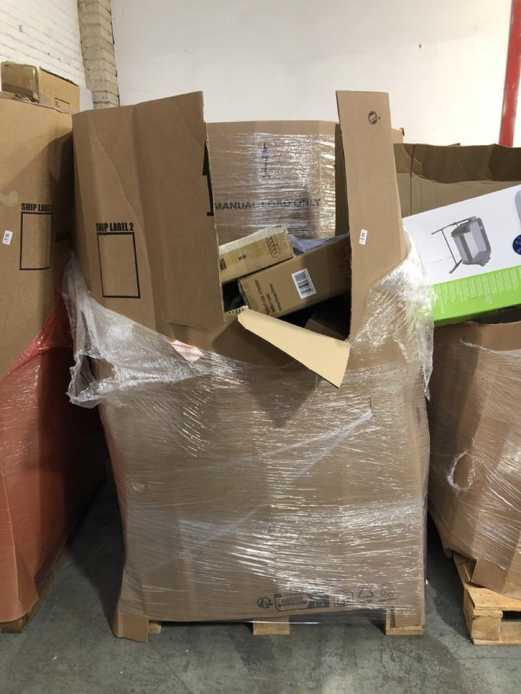 Lot 954  
            Chesterfield SR39 - Collection or Optional Delivery Available 

                
PALLET OF ASSORTED ITEMS TO INCLUDE INTEX DURA-BEAM STANDARD AIR MATTRESS (LOCATI...