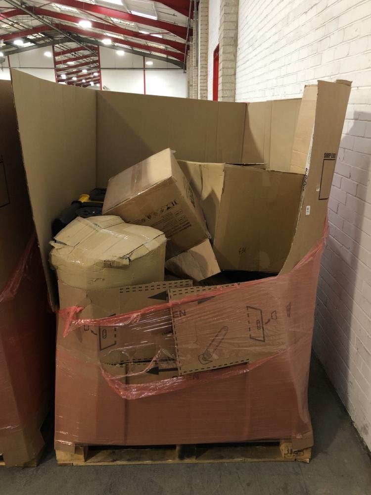 Lot 956  
            Chesterfield SR39 - Collection or Optional Delivery Available 

                
PALLET OF ASSORTED ITEMS TO INCLUDE KOMODO 100% NATURAL SUBSTRATE (LOCATION: SR41...