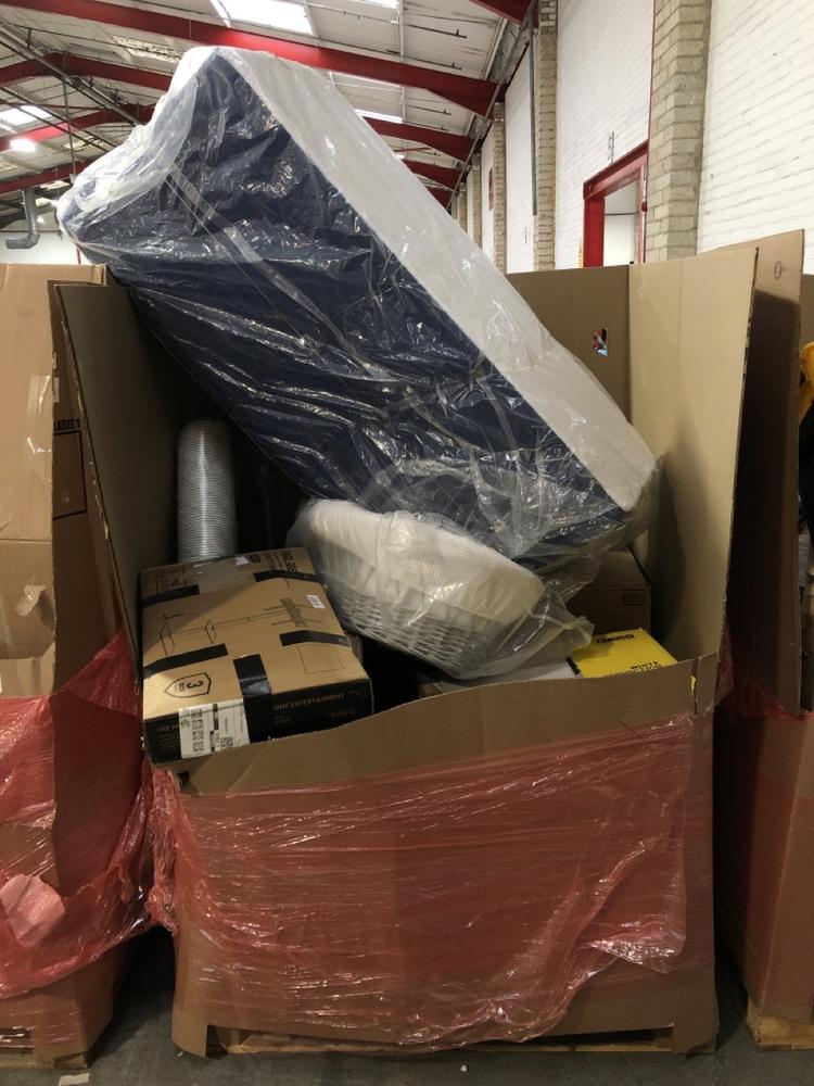 Lot 957  
            Chesterfield SR39 - Collection or Optional Delivery Available 

                
PALLET OF ASSORTED ITEMS TO INCLUDE ZANUSSI CONVECTION HEATER IN WHITE MODEL: ZCV...