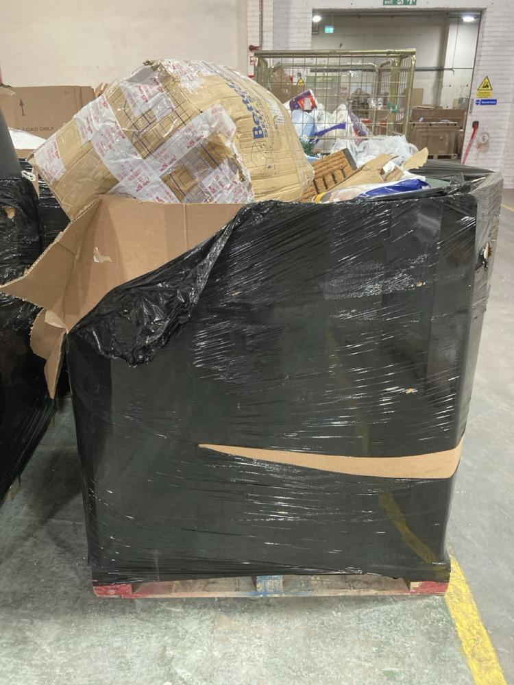 Lot 964  
            Chesterfield SR39 - Collection or Optional Delivery Available 

                
PALLET OF ASSORTED ITEMS TO INCLUDE EDS HIGH QUALITY DOORMAT (LOCATION: SR41) (KE...