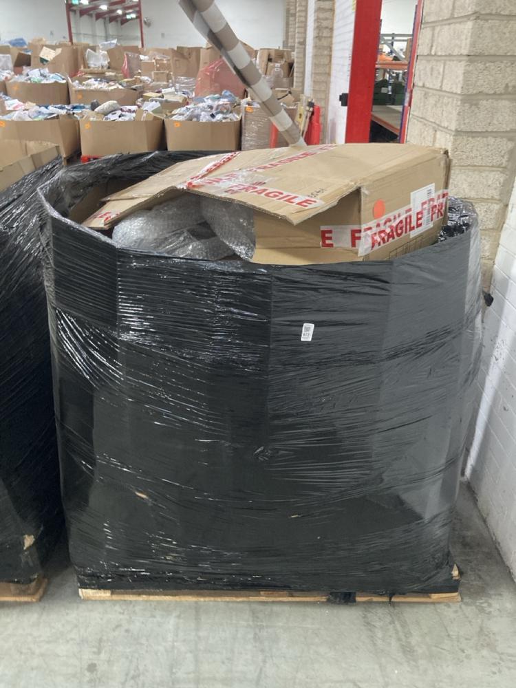 Lot 972  
            Chesterfield SR39 - Collection or Optional Delivery Available 

                
PALLET OF ASSORTED ITEMS TO INCLUDE RESTAURANT CHARCOAL (LOCATION: SR41) (KERBSID...