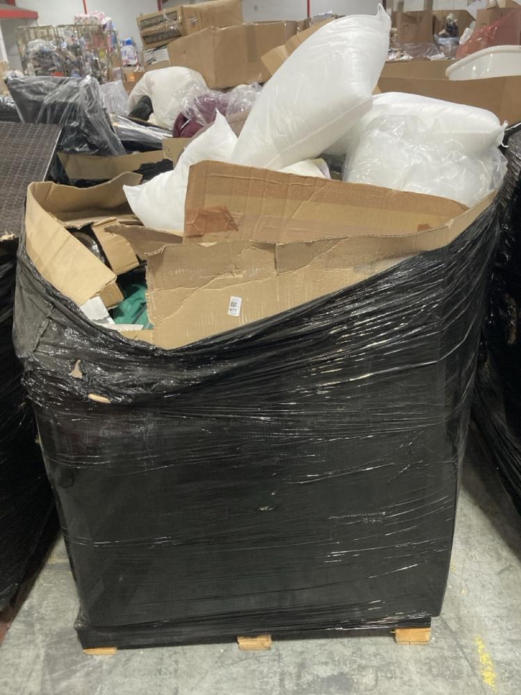Lot 977  
            Chesterfield SR39 - Collection or Optional Delivery Available 

                
PALLET OF ASSORTED ITEMS TO INCLUDE SINGLE DUVET IN WHITE (LOCATION: SR41) (KERBS...