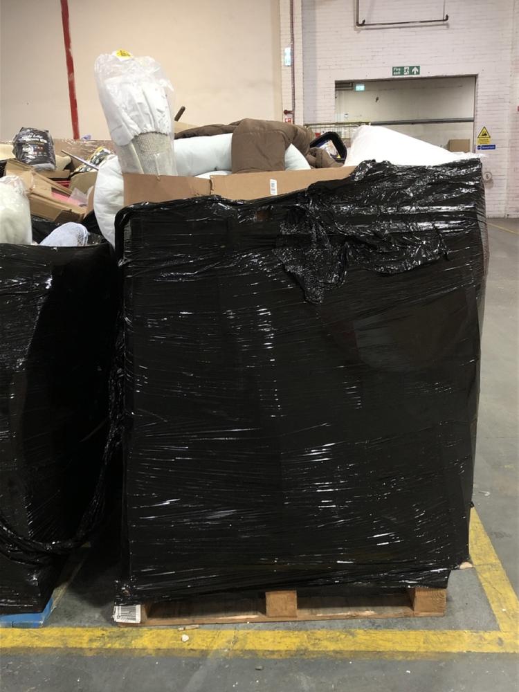 Lot 980  
            Chesterfield SR39 - Collection or Optional Delivery Available 

                
PALLET OF ASSORTED ITEMS TO INCLUDE PILLOW IN WHITE (LOCATION: SR41) (KERBSIDE PA...