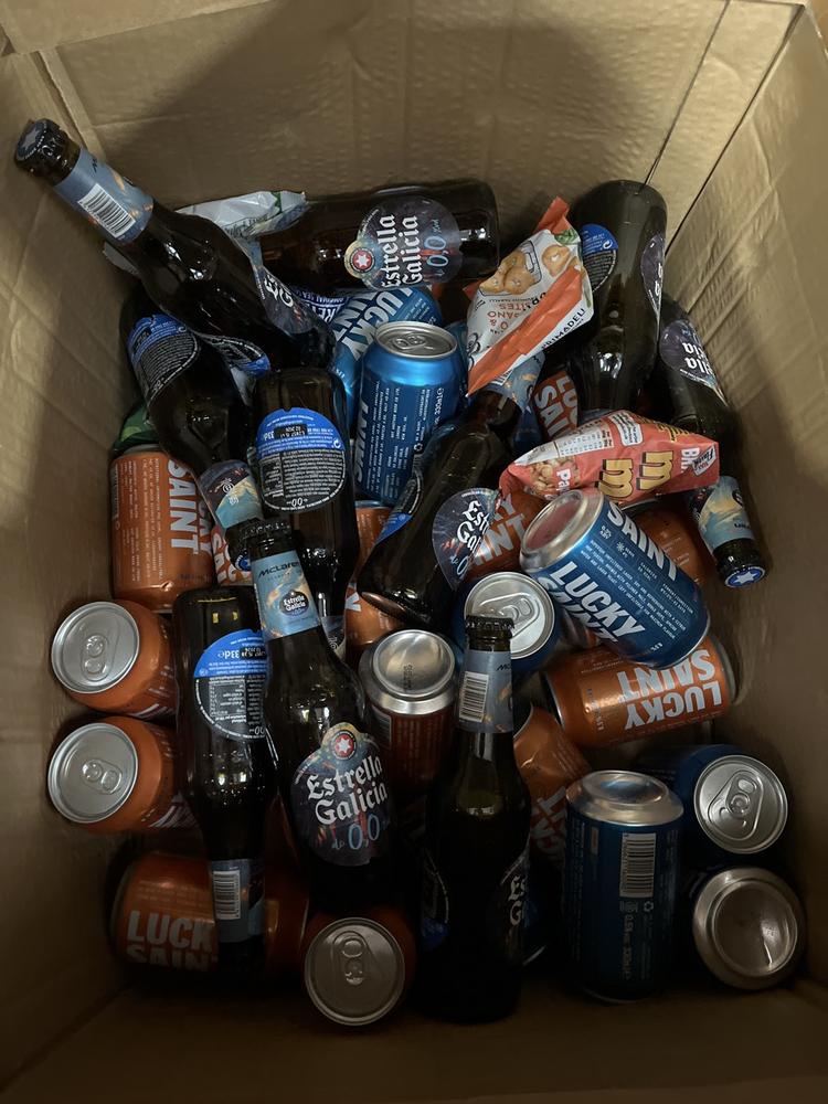 Lot 105  
            Chesterfield SR40 - Collection 

                
QTY OF NON-ALCOHOLIC DRINKS TO INCLUDE LUCKY SAINT (LOCATION: SR40)(18+. ID WILL ...