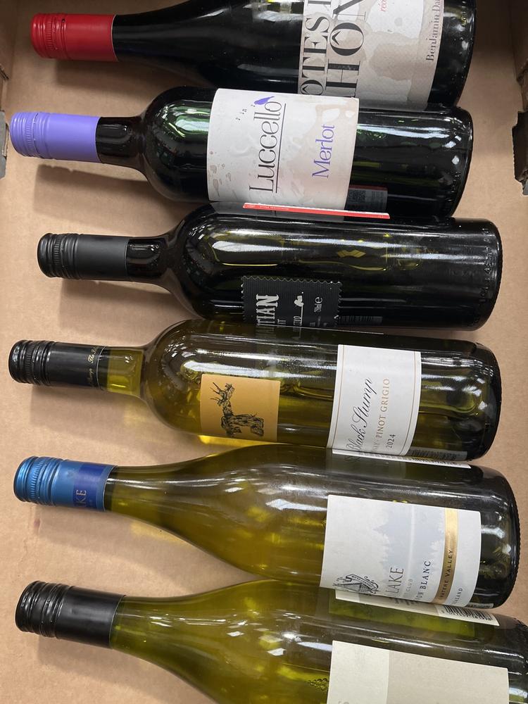 Lot 23  
            Chesterfield SR40 - Collection or Optional Delivery Available 

                
6 X ASSORTED BOTTLES OF WINE TO INCLUDE CHRISTIAN PATAT, BENJAMIN DARNAULT, THE B...