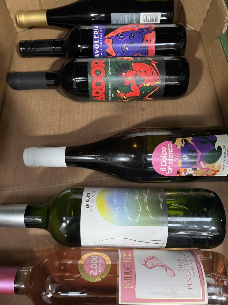 Lot 32  
            Chesterfield SR40 - Collection or Optional Delivery Available 

                
6 X ASSORTED BOTTLES OF WINE TO INCLUDE SCOTT KELLEY, LA POETE & LA GARRIGUE, IL ...