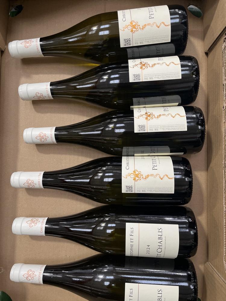 Lot 34  
            Chesterfield SR40 - Collection or Optional Delivery Available 

                
6 X BOTTLES OF CHRISTOPHE ET FILS PETIT CHABLIS 2024 750ML ABV 12% (18+. ID WILL ...