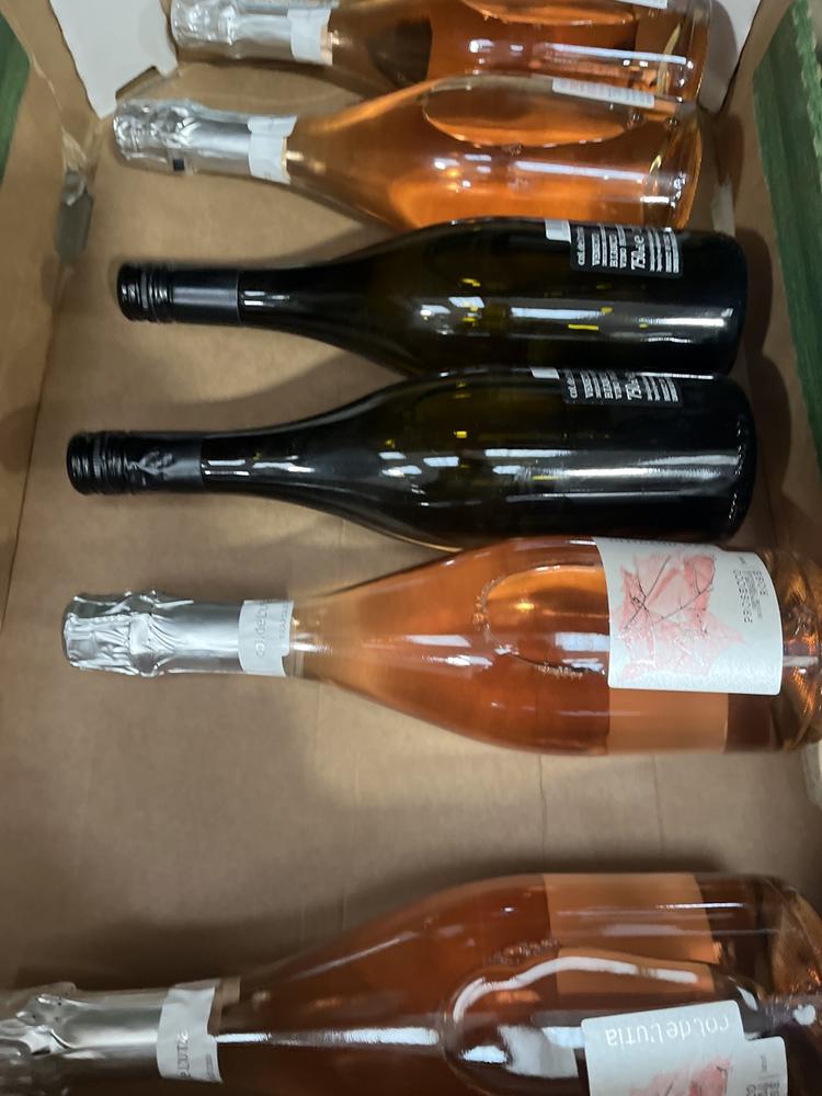 Lot 35  
            Chesterfield SR40 - Collection or Optional Delivery Available 

                
6 X ASSORTED BOTTLES OF COL DE L'UTIA TO INCLUDE FRIZZANTE VENETO AND PROSECCO RO...
