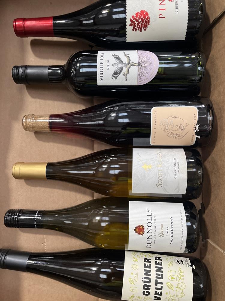 Lot 37  
            Chesterfield SR40 - Collection or Optional Delivery Available 

                
6 X ASSORTED BOTTLES OF WINE TO INCLUDE DUNNOLLY, SCOTT KELLEY, PINHA AND VIRGILE...