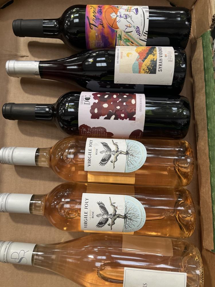 Lot 38  
            Chesterfield SR40 - Collection or Optional Delivery Available 

                
6 X ASSORTED BOTTLES OF WINE TO INCLUDE VIRGILE JOLY, SIMPSONS OF SERVIAN, LES FL...