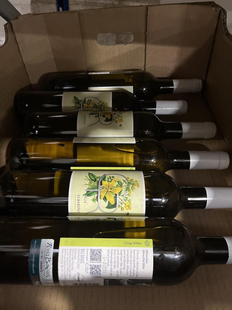 Lot 42  
            Chesterfield SR40 - Collection or Optional Delivery Available 

                
6 X BOTTLES OF CARLOS RODRIGUES ALBARINO 2024 (18+. ID WILL BE REQUIRED UPON COLL...