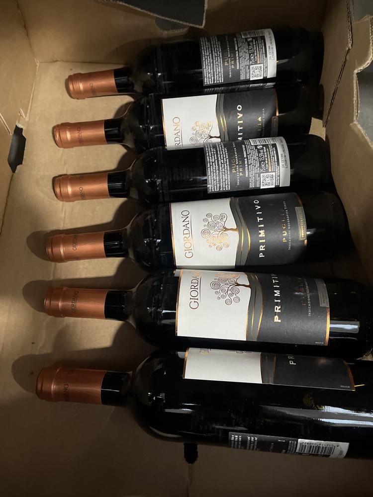 Lot 44  
            Chesterfield SR40 - Collection or Optional Delivery Available 

                
6 X BOTTLES OF GIORDANO PRIMITIVO PUGLIA (18+. ID WILL BE REQUIRED UPON COLLECTIO...