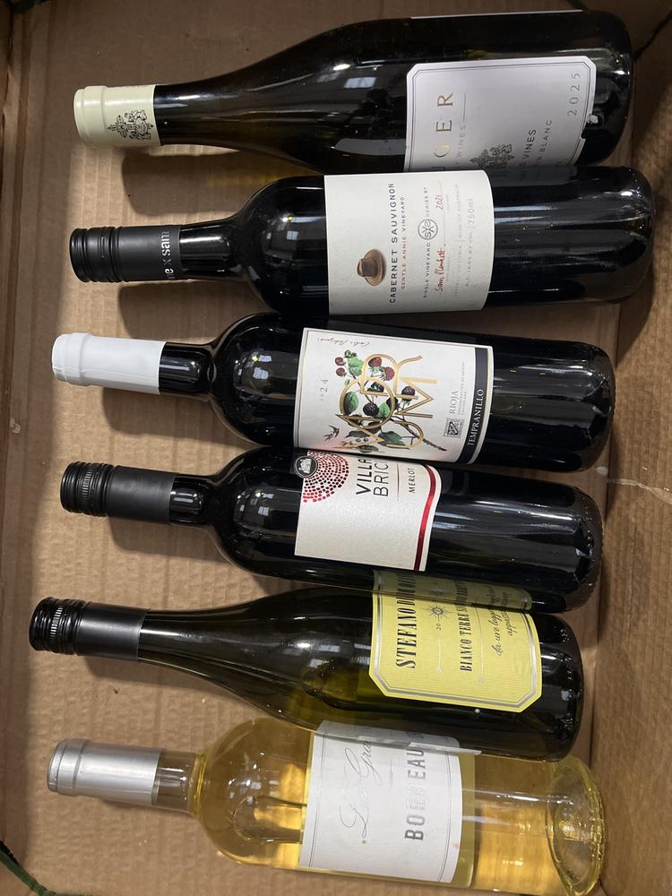 Lot 46  
            Chesterfield SR40 - Collection or Optional Delivery Available 

                
6 X ASSORTED BOTTLES OF WINE TO INCLUDE KRUGER FAMILY WINES, GENTLE ANNIE, VILLA ...