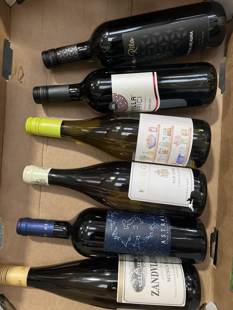 Lot 47  
            Chesterfield SR40 - Collection or Optional Delivery Available 

                
6 X ASSORTED BOTTLES OF WINE TO INCLUDE MAMA RITA, LE GARDE MANAGER, KRUGER FAMIL...