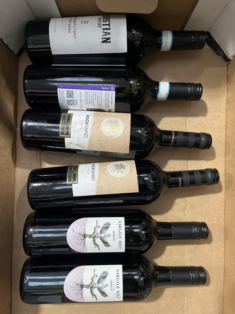 Lot 50  
            Chesterfield SR40 - Collection or Optional Delivery Available 

                
6 X ASSORTED BOTTLES OF WINE TO INCLUDE VIRGILE JOLY, ROCKSAND AND CHRISTIAN PATA...