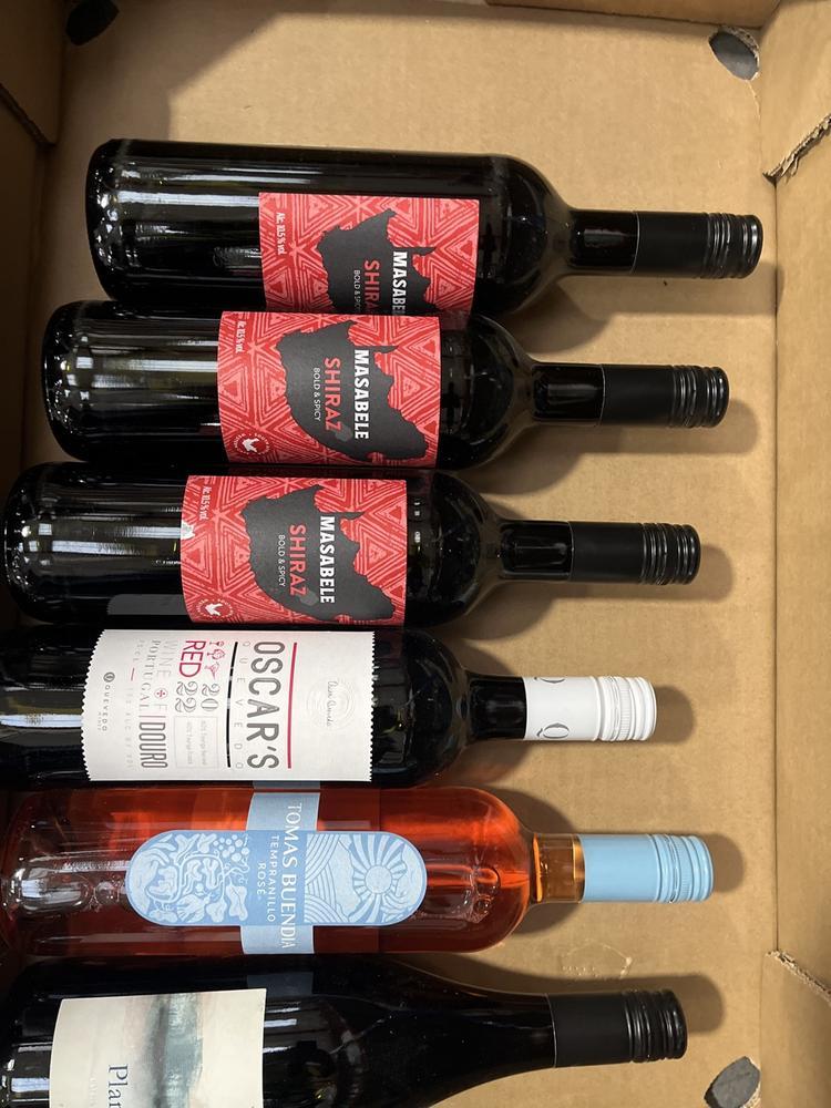 Lot 57  
            Chesterfield SR40 - Collection or Optional Delivery Available 

                
6 X ASSORTED BOTTLES OF WINE TO INCLUDE MASABELLE, PLAN DE DIEU, OSCAR'S AND TOMA...