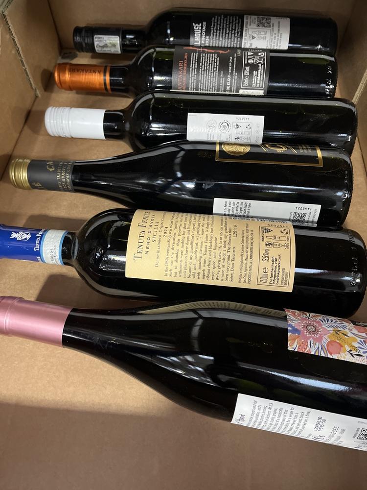Lot 59  
            Chesterfield SR40 - Collection or Optional Delivery Available 

                
6 X ASSORTED BOTTLES OF WINE TO INCLUDE ANTAKARI, CABALIE, GRILLHOUSE AND TENUTA ...