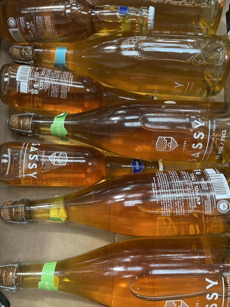 Lot 66  
            Chesterfield SR40 - Collection or Optional Delivery Available 

                
9 X ASSORTED SASSY CIDERS TO INCLUDE SESSION, POIRE AND BRUT (18+. ID WILL BE REQ...
